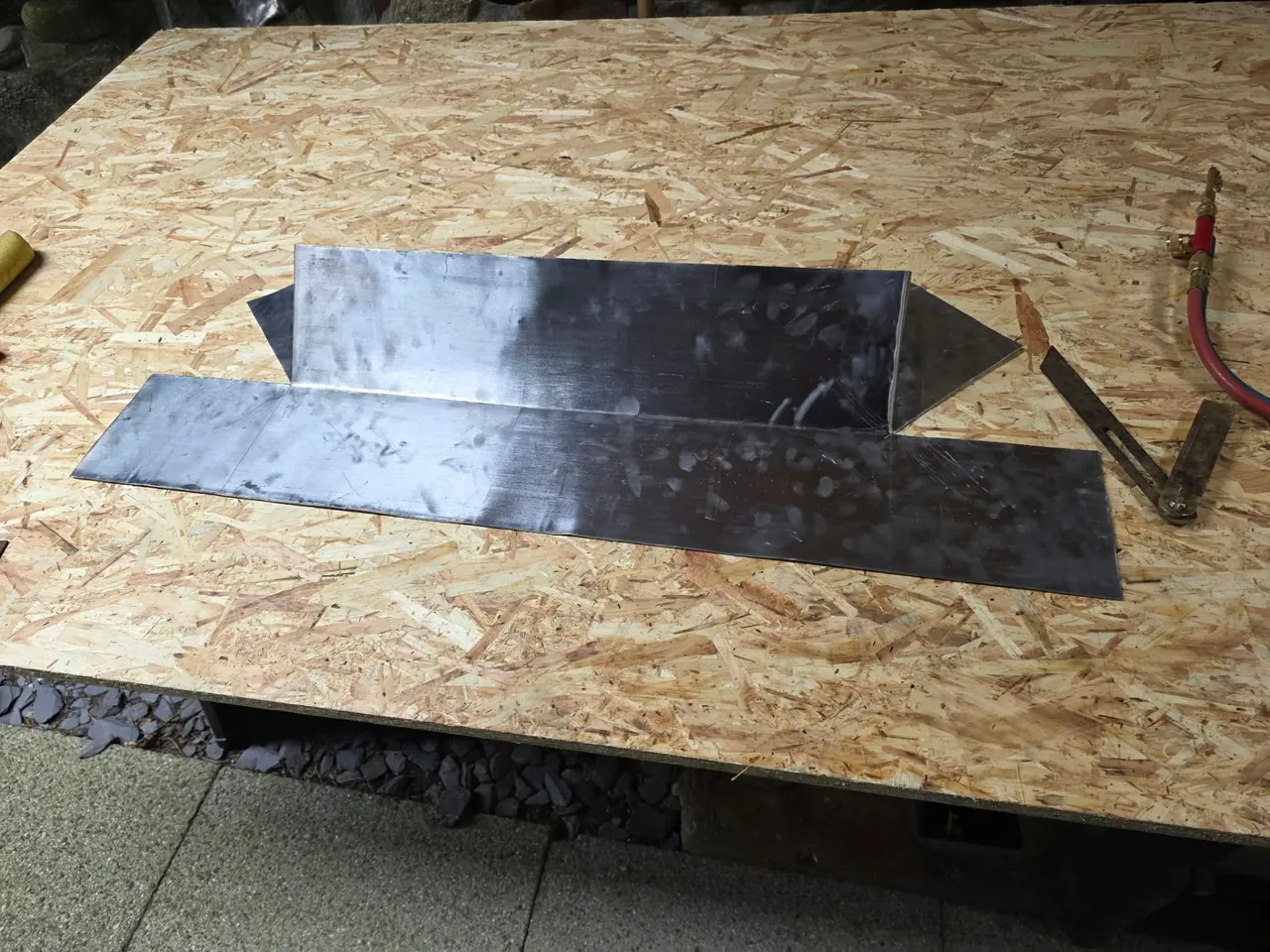 Lead flashings with welded corner seams, Level 1 lead welding